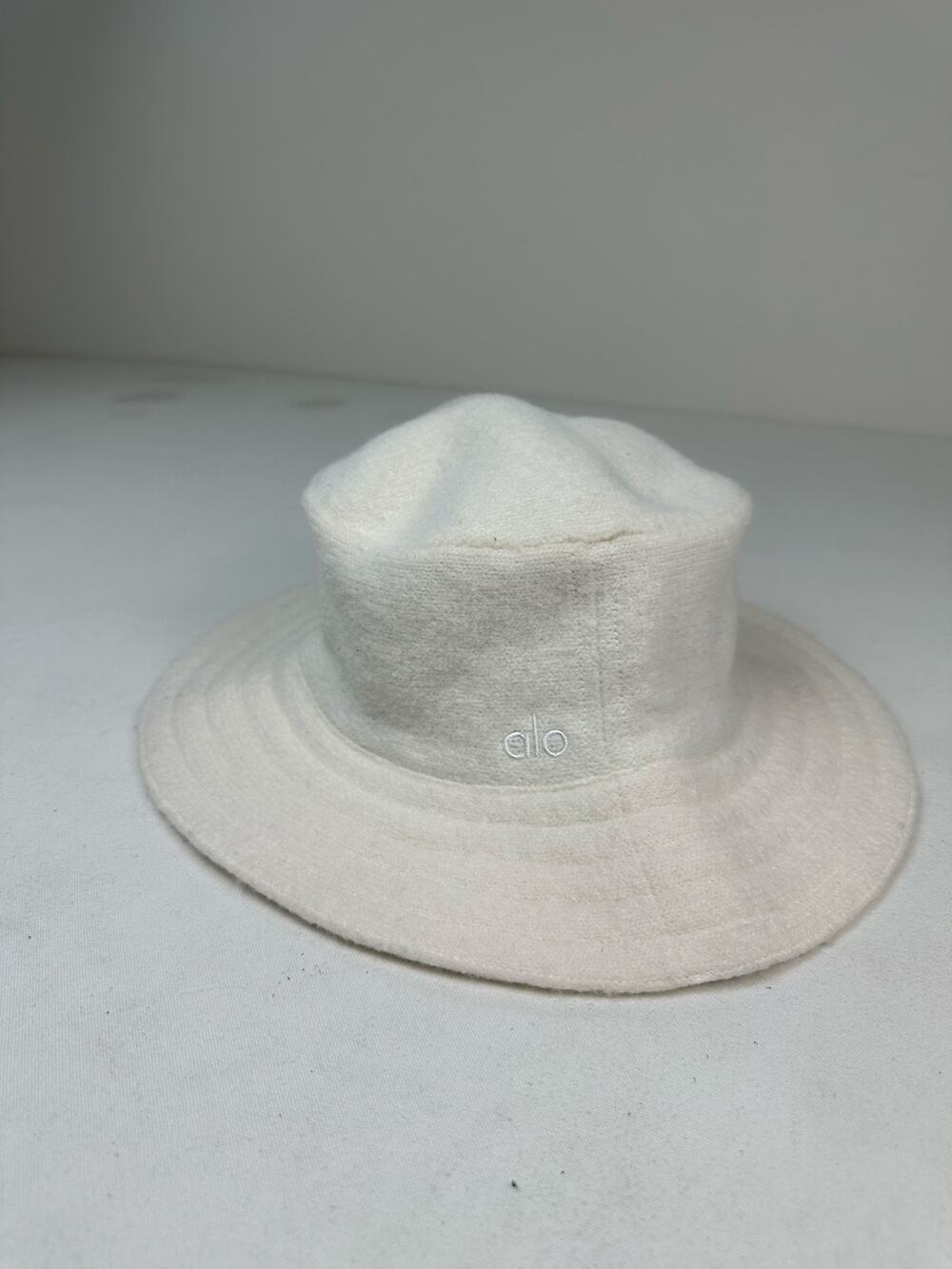 Alo Yoga Merino Wool‎ Bucket Hat Womens OS Ivory Excellent Minimalist Logo